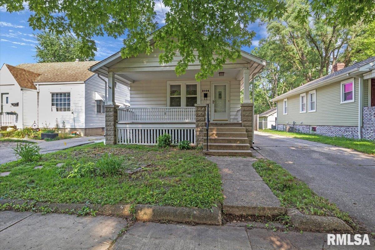 2104 South College Street Springfield, IL 62704 - Photo 2 of 30