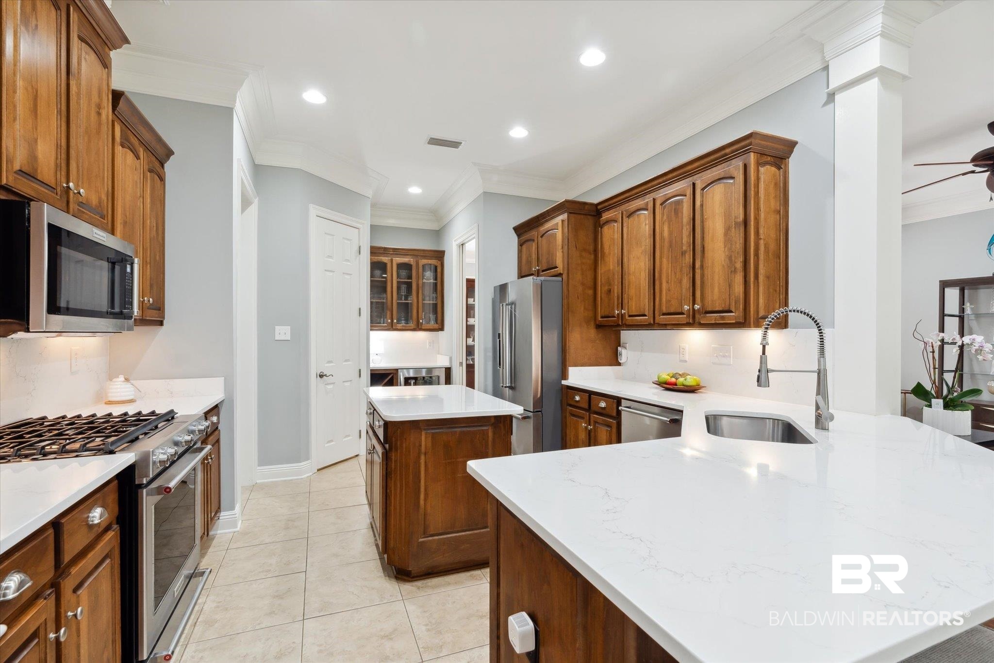 804 Country Club Road Mobile, AL 36609 - Photo 11 of 63 Kitchen featuring tasteful backsplash, sink, a kitchen island, premium appliances, and ceiling fan