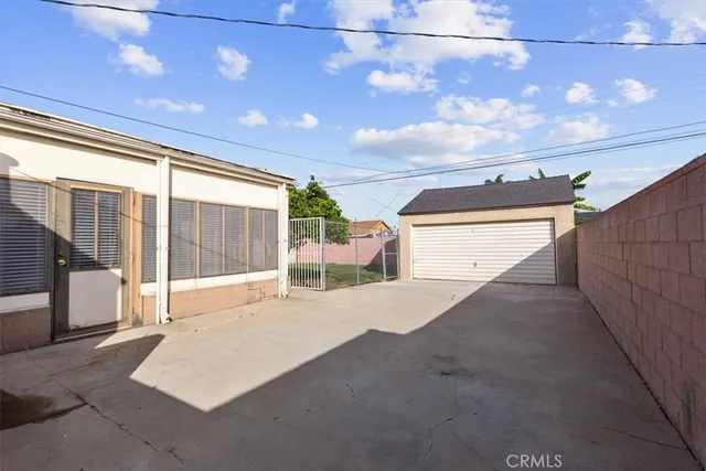 $699,999 | 957 West Myrrh Street, Compton, CA 90220