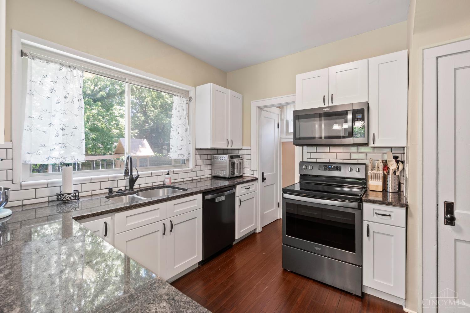 6424 Montgomery Road Cincinnati, OH 45213 - Photo 9 of 46