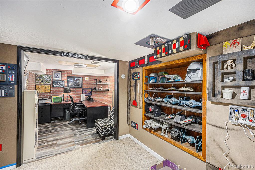 22532 Meadowbrook Road Novi, MI 48375 - Photo 28 of 39