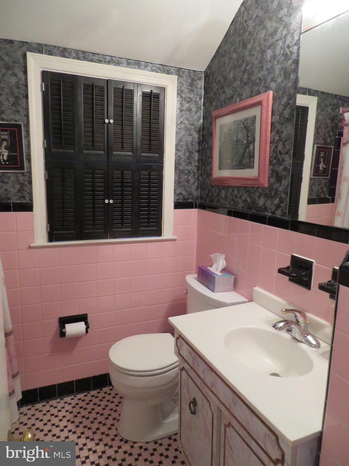 112 Andrea Road Cheltenham, PA 19012 - Photo 22 of 35 Hall Bath