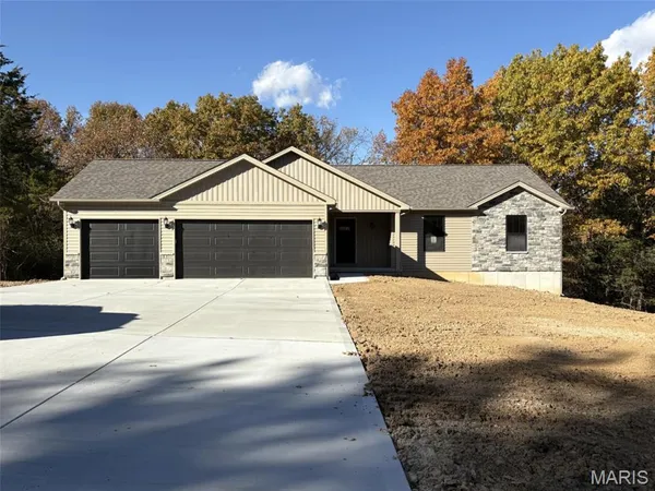 $389,900 | 25156 Woodridge Drive, Warrenton, MO 63383