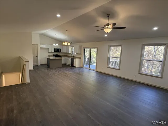 $389,900 | 25156 Woodridge Drive, Warrenton, MO 63383