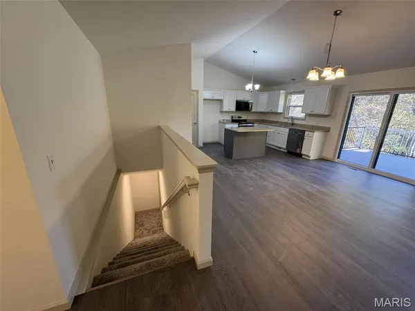 $389,900 | 25156 Woodridge Drive, Warrenton, MO 63383
