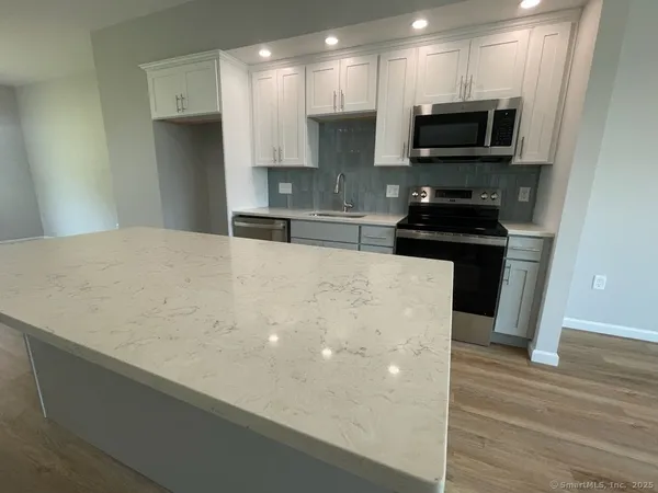 $585,000 | 73 Belvedere (osprey Ii) Drive, Tolland, CT 06084