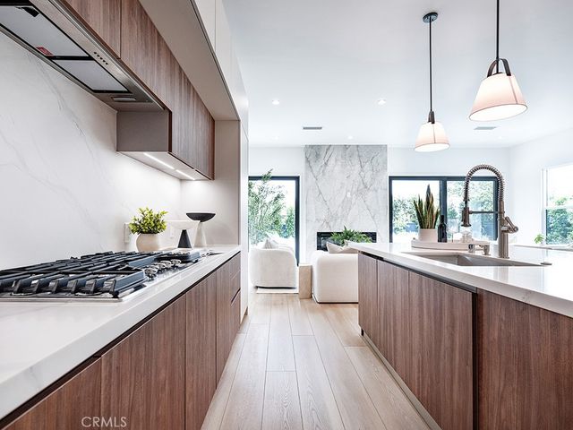 $2,180,000 | 2187 Meyer Place, Costa Mesa, CA 92627