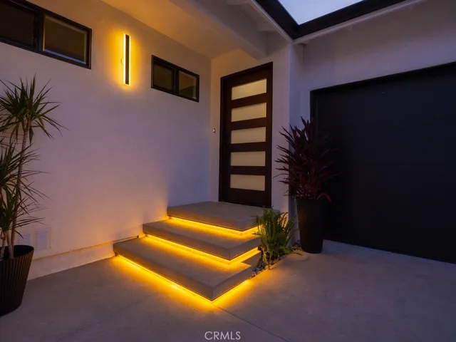 $2,280,000 | 2187 Meyer Place, Costa Mesa, CA 92627