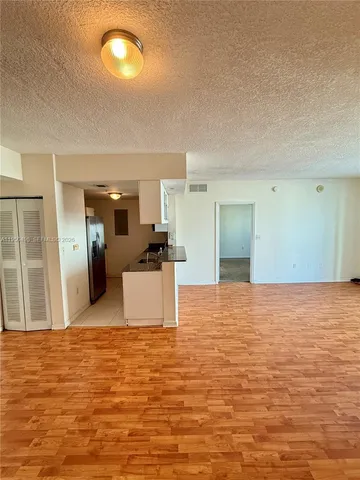 $2,900 | 275 Northeast 18th Street, Unit 910, Miami, FL 33132