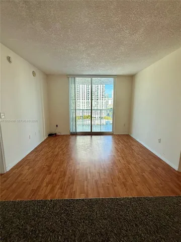 $2,900 | 275 Northeast 18th Street, Unit 910, Miami, FL 33132