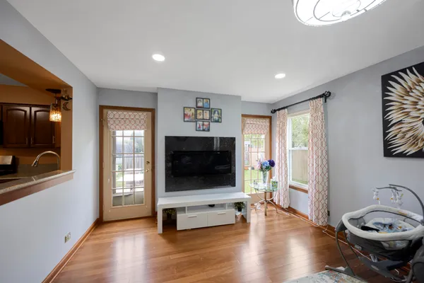 $437,999 | 17 Buchanan Lane, Streamwood, IL 60107