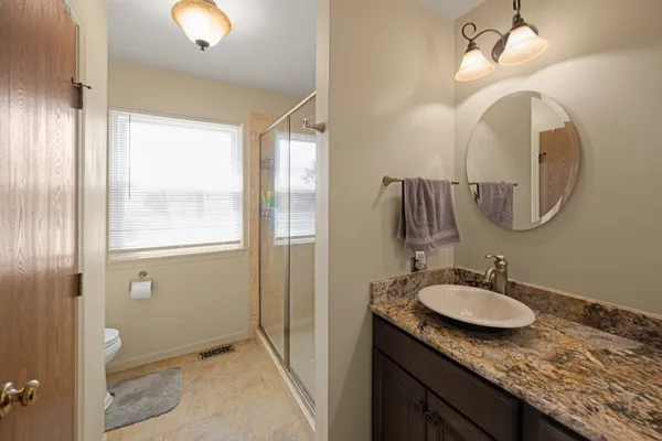 $437,999 | 17 Buchanan Lane, Streamwood, IL 60107