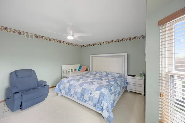 $437,999 | 17 Buchanan Lane, Streamwood, IL 60107