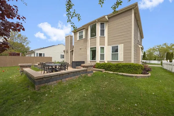 $437,999 | 17 Buchanan Lane, Streamwood, IL 60107