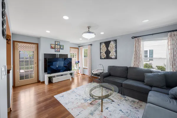 $437,999 | 17 Buchanan Lane, Streamwood, IL 60107