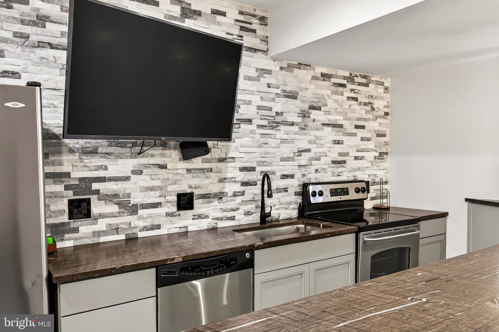 8836 Rommel Drive Lorton, VA 22079 - Photo 82 of 133 Stack stone walls, exotic stone countertops