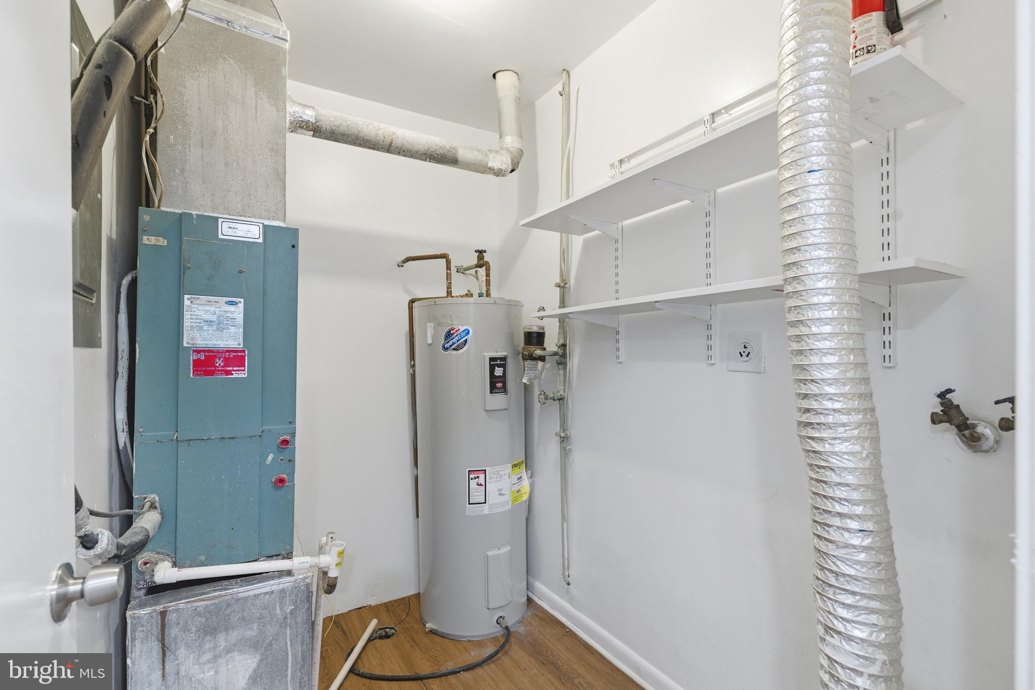 2006 Headlands Circle Reston, VA 20191 - Photo 16 of 29 a bathroom with a shower and a toilet