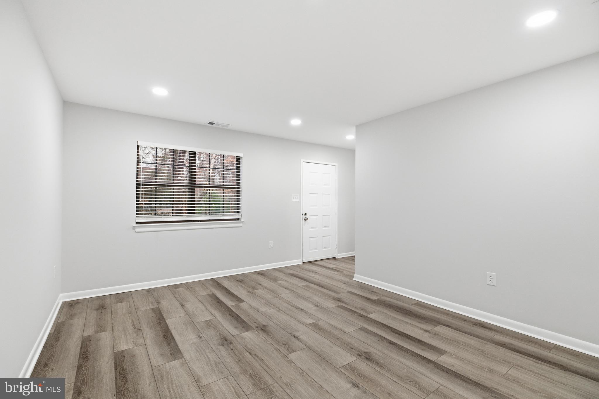 2006 Headlands Circle Reston, VA 20191 - Photo 5 of 29 an empty room with windows