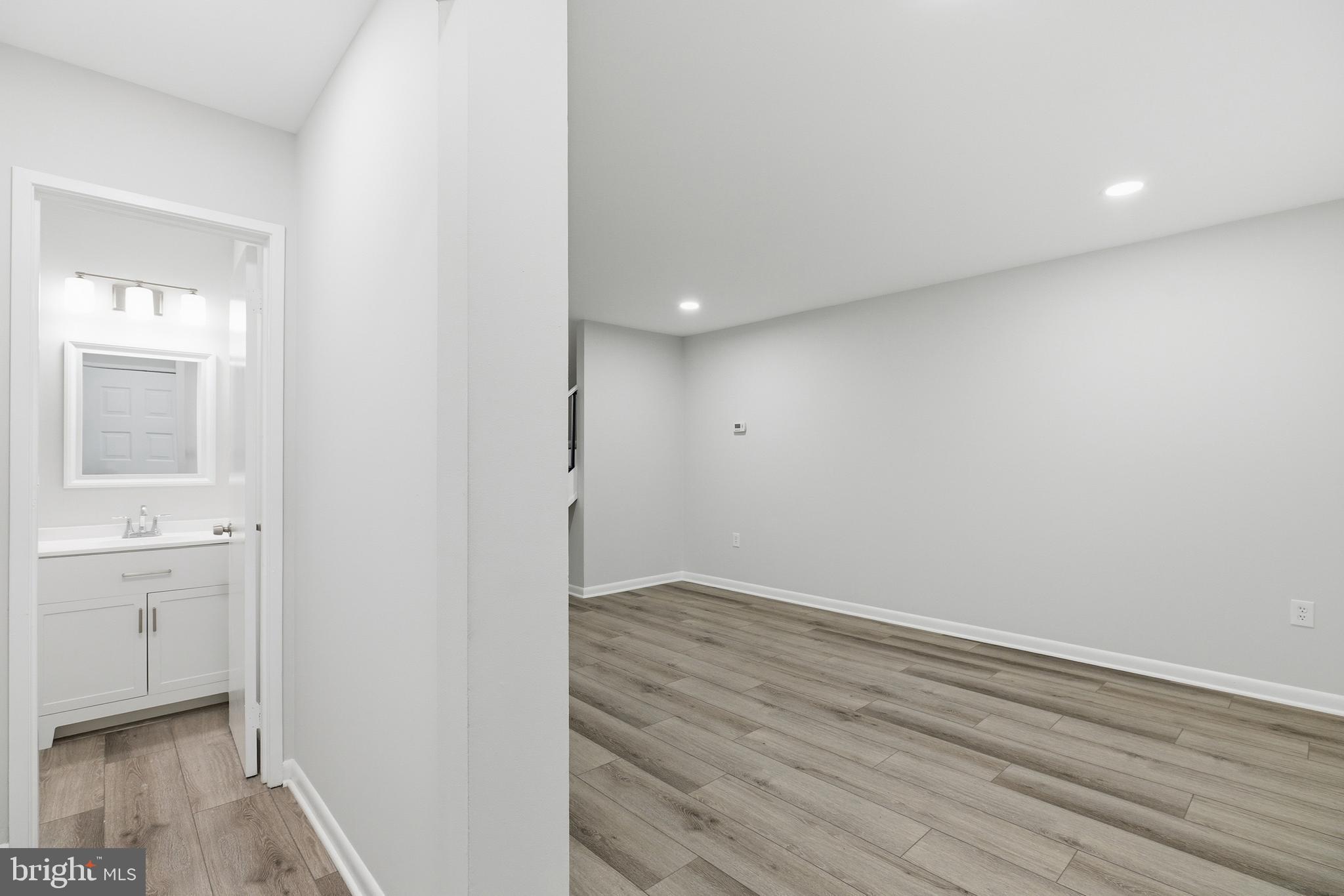 2006 Headlands Circle Reston, VA 20191 - Photo 6 of 29 a view of an empty room and window