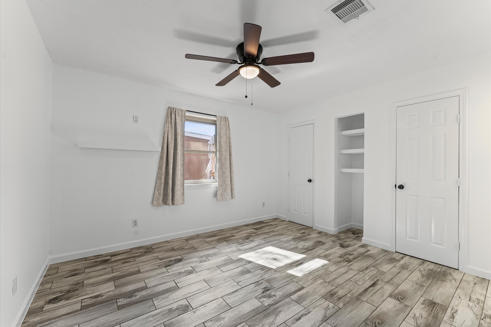 3831 Pintan Lane Houston, TX 77014 - Photo 12 of 24 Primary bedroom