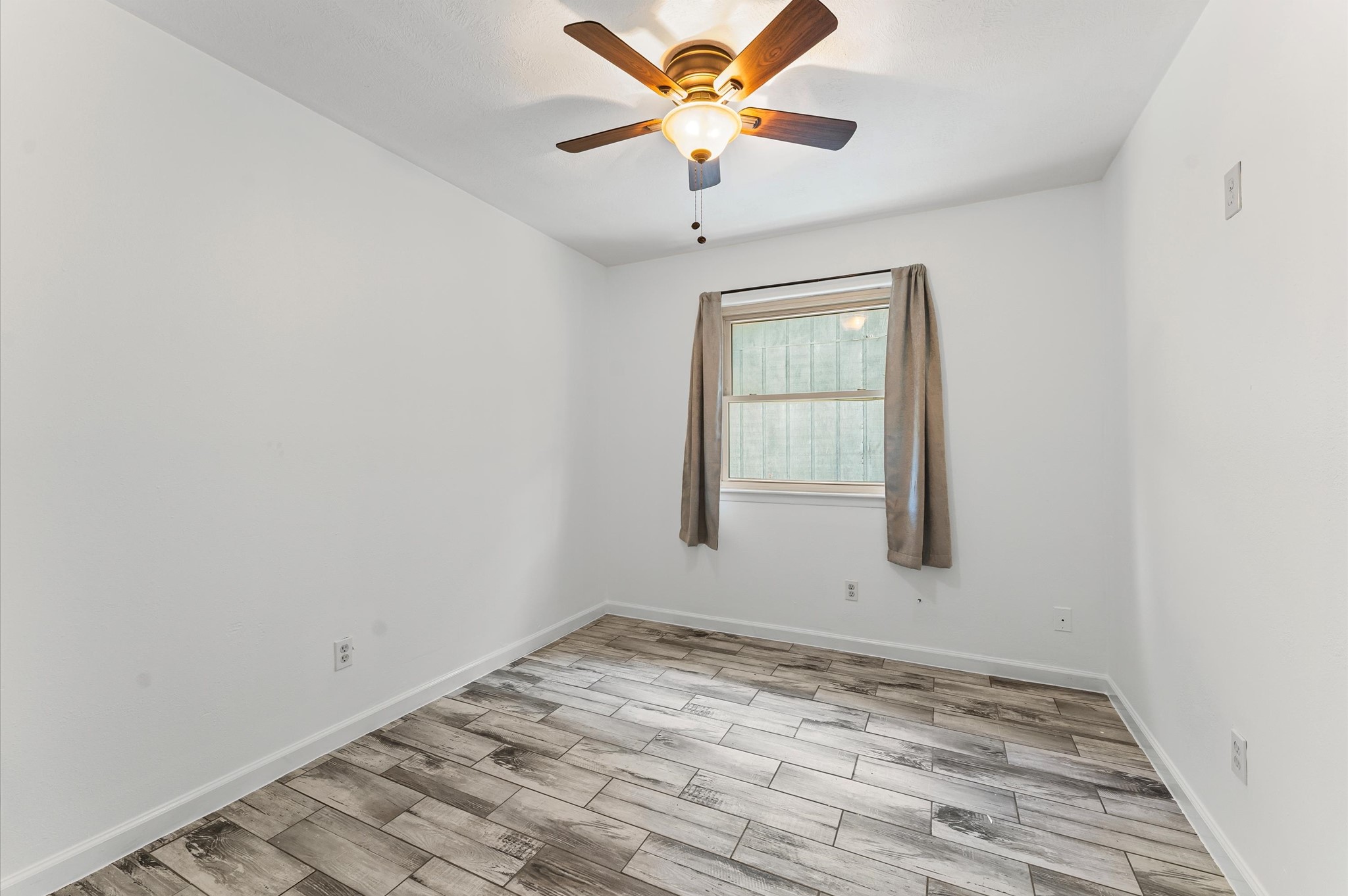 3831 Pintan Lane Houston, TX 77014 - Photo 14 of 24 Bedroom 3