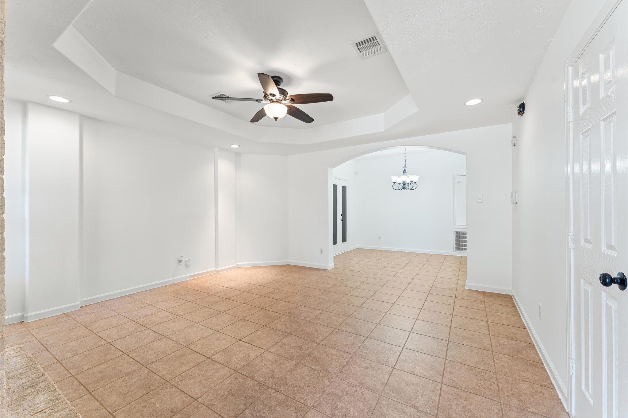 3831 Pintan Lane Houston, TX 77014 - Photo 3 of 24 Living room open to dining
