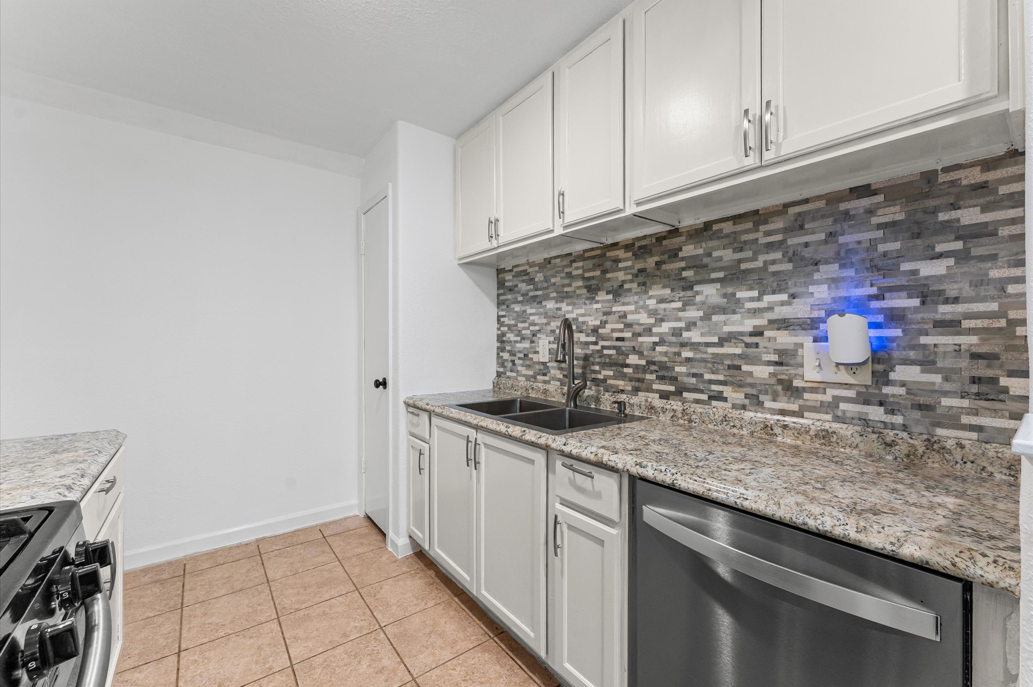 3831 Pintan Lane Houston, TX 77014 - Photo 7 of 24