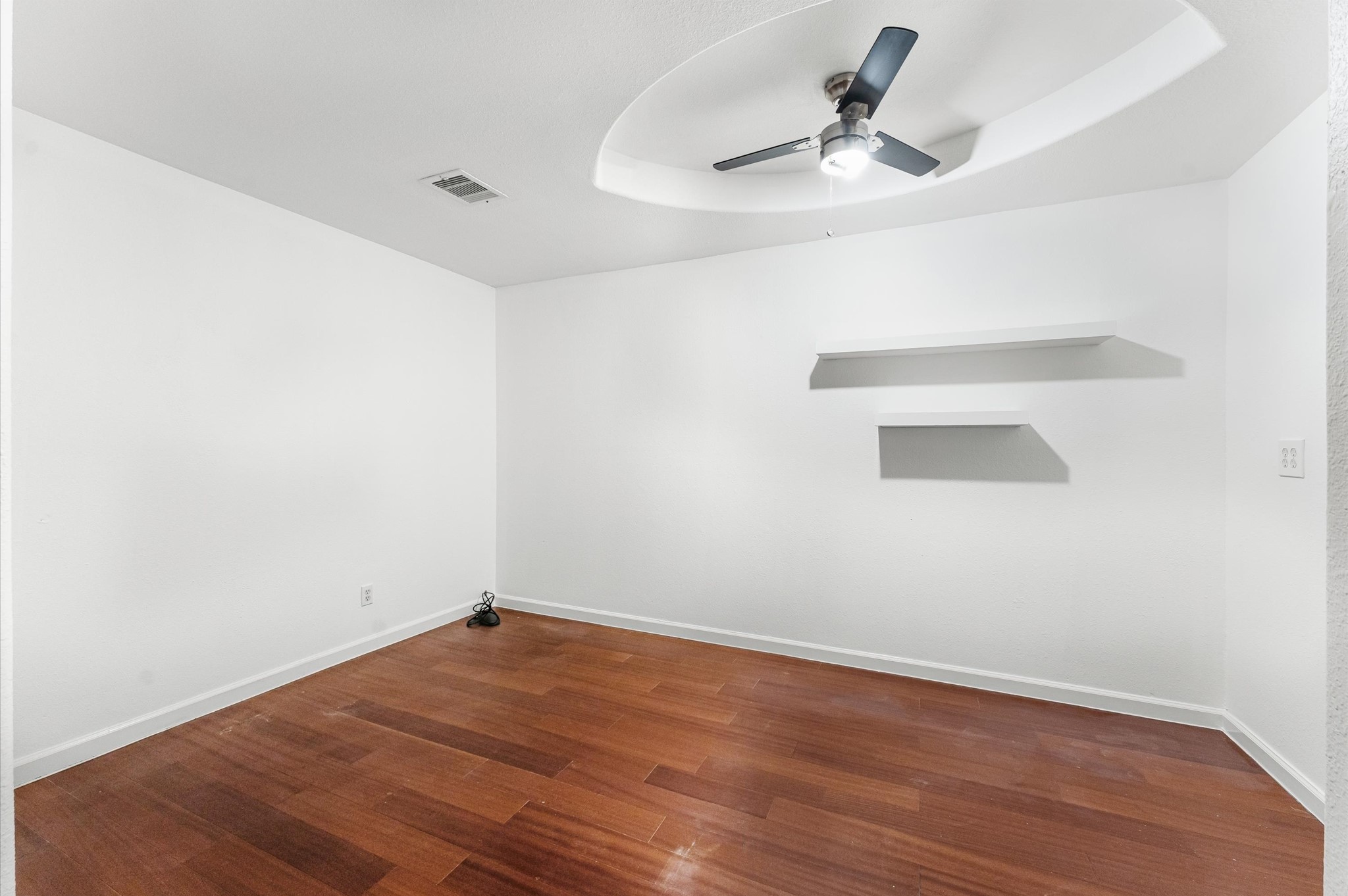 3831 Pintan Lane Houston, TX 77014 - Photo 9 of 24 Bedroom 4 that is built into the garage