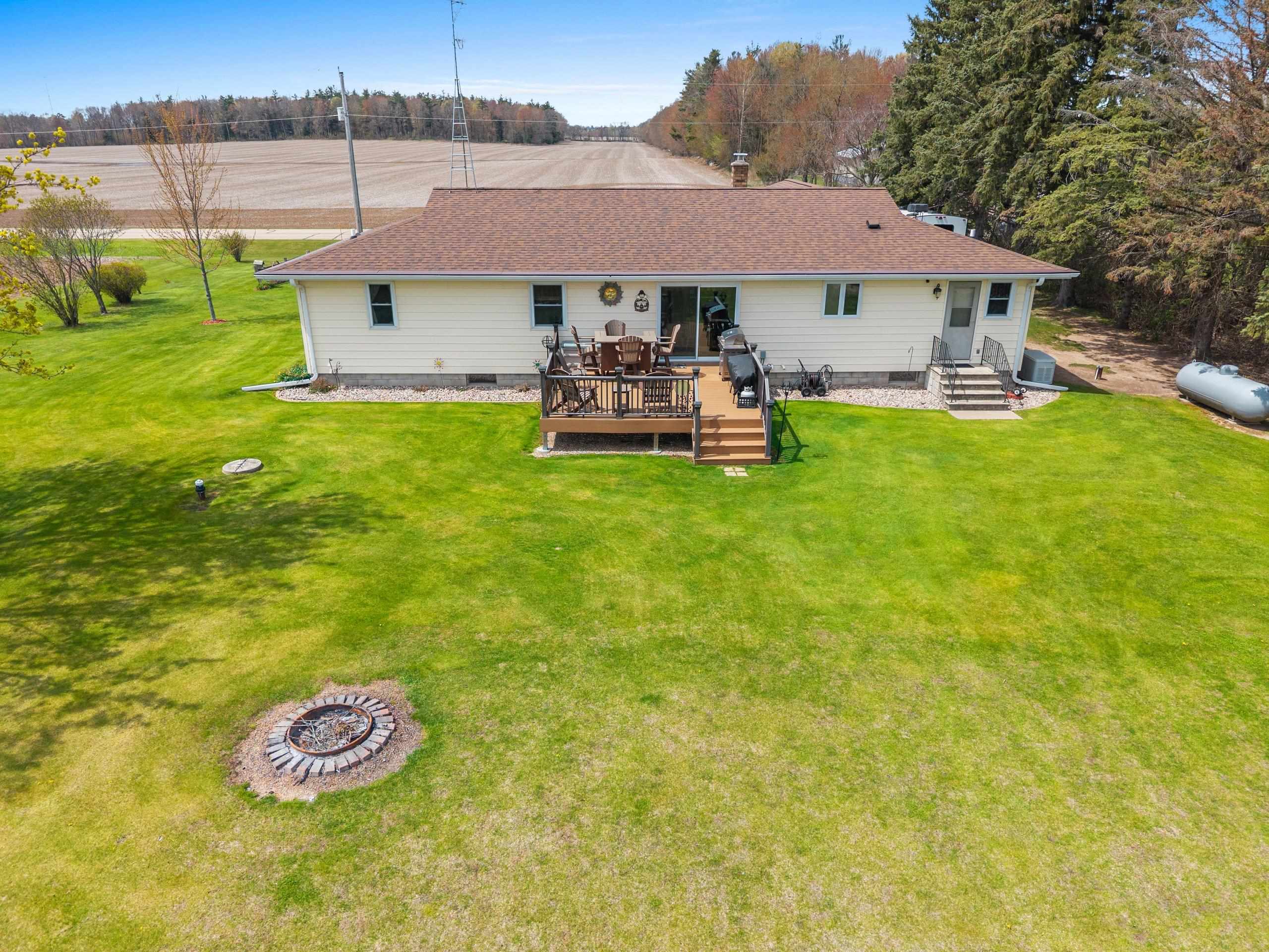 N5596 East Range Line Road Shawano, WI 54166 - Photo 5 of 46