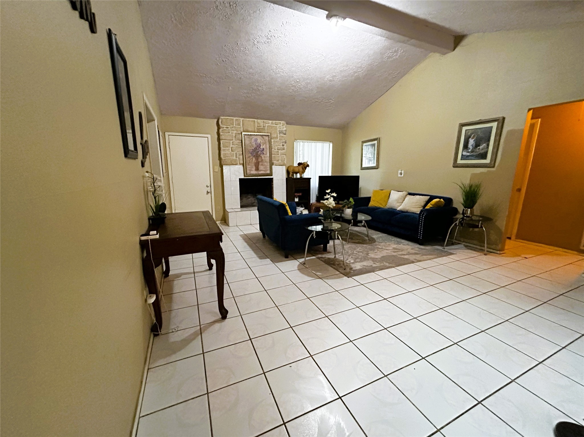 4330 Tylergate Drive Spring, TX 77373 - Photo 3 of 25 a living room with furniture