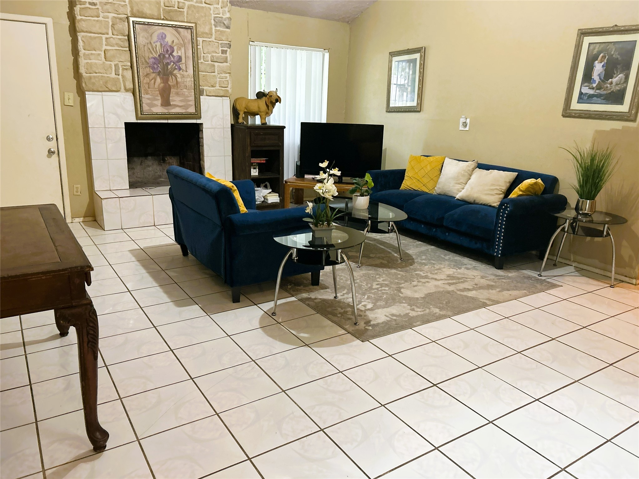4330 Tylergate Drive Spring, TX 77373 - Photo 4 of 25 a living room with furniture a fireplace and a potted plant