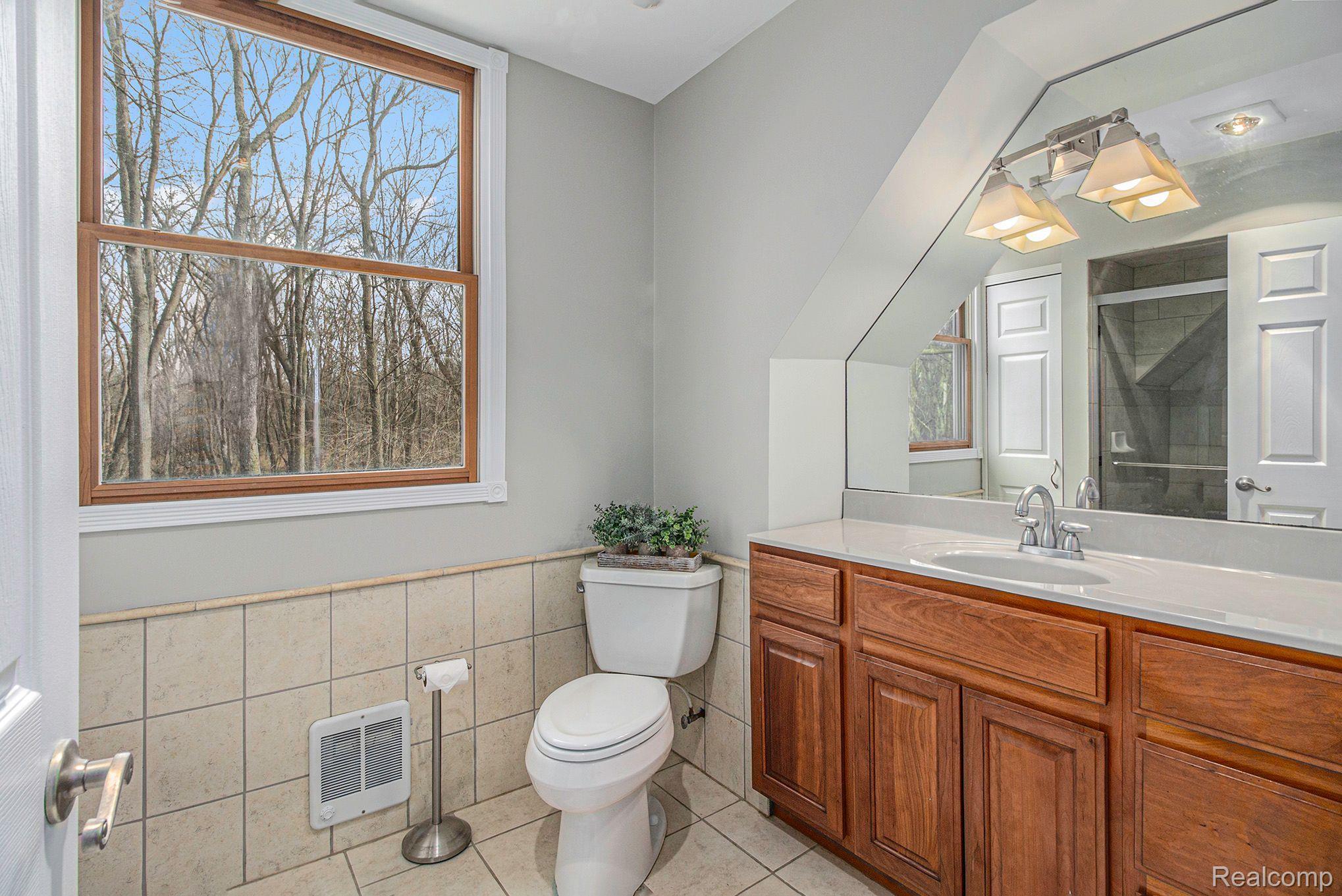 2552 Bowen Road Howell, MI 48855 - Photo 23 of 31 Master bedroom bathroom.