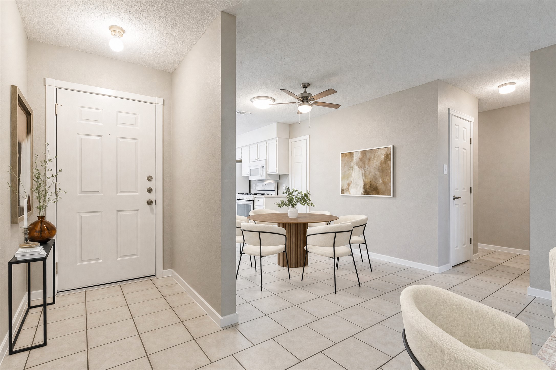2311 Burleson Road, Unit B Austin, TX 78741 - Photo 4 of 24 A welcoming foyer