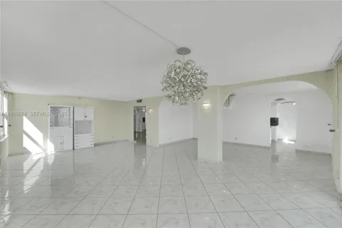 $849,000 | 1920 South Ocean Drive, Unit 16B, Hallandale Beach, FL 33009