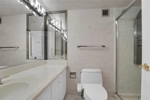 $849,000 | 1920 South Ocean Drive, Unit 16B, Hallandale Beach, FL 33009