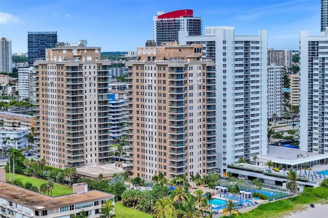 $800,000 | 1920 South Ocean Drive, Unit 16B, Hallandale Beach, FL 33009