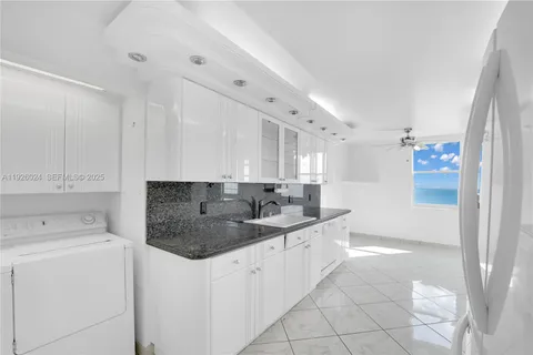 $849,000 | 1920 South Ocean Drive, Unit 16B, Hallandale Beach, FL 33009