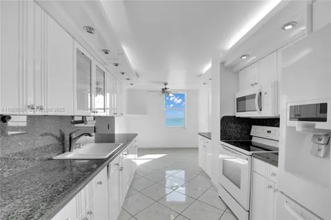 $849,000 | 1920 South Ocean Drive, Unit 16B, Hallandale Beach, FL 33009