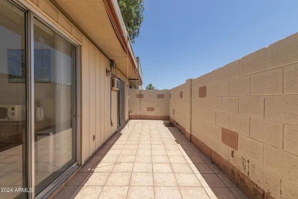 a view of a pathway both side of a building