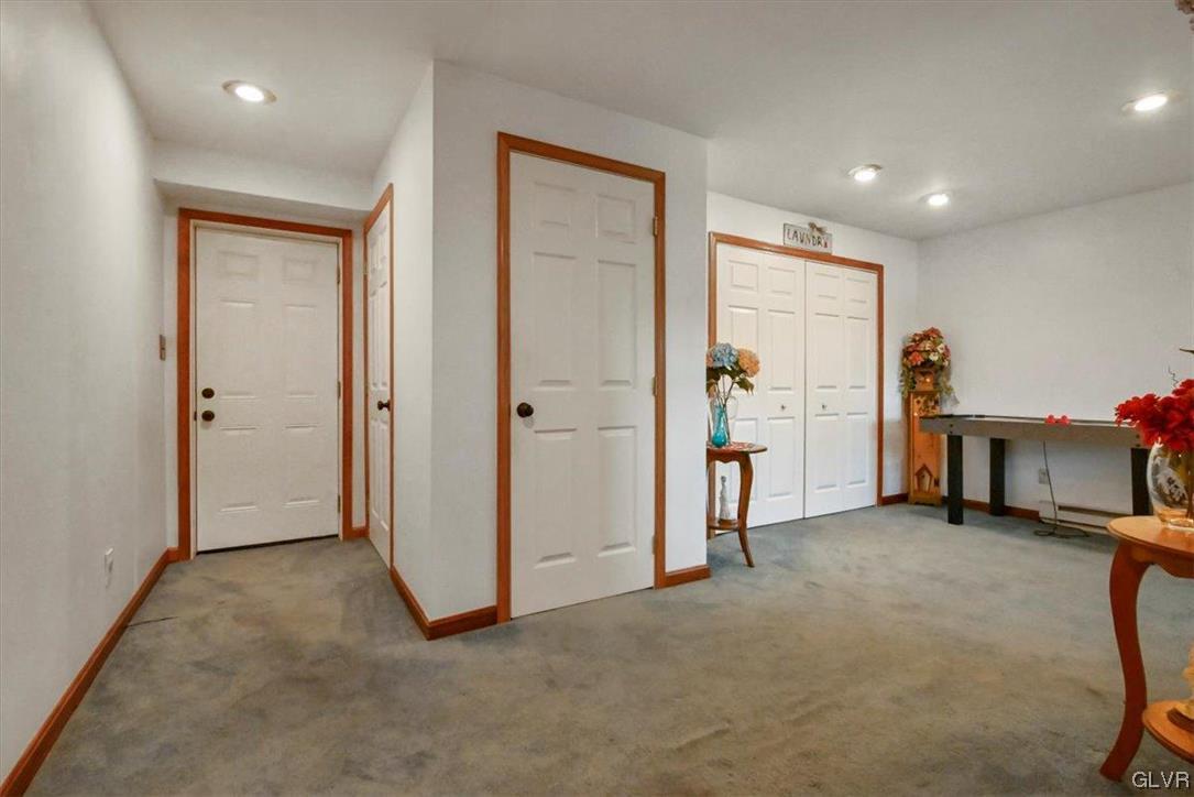 346 Long Mountain Road Effort, PA 18330 - Photo 28 of 48 Family room