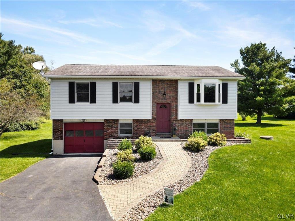 346 Long Mountain Road Effort, PA 18330 - Photo 4 of 48 Gallery Image 4