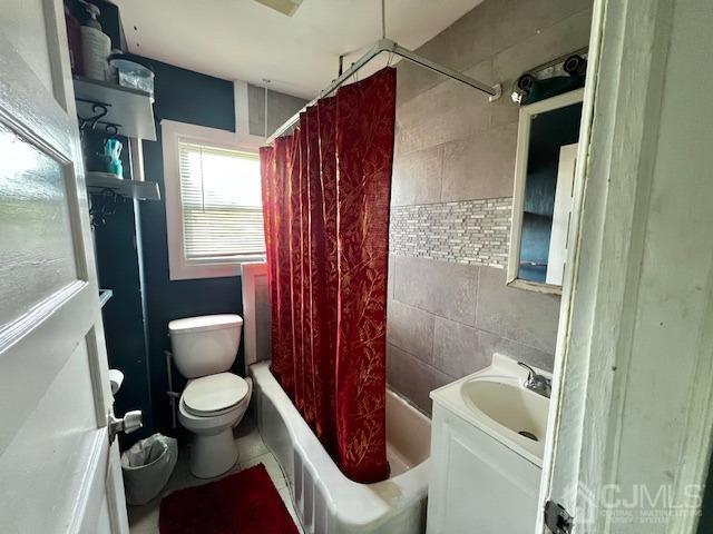 10 Romney Road Bound Brook, NJ 08805 - Photo 9 of 14 a bathroom with a toilet a sink and a shower