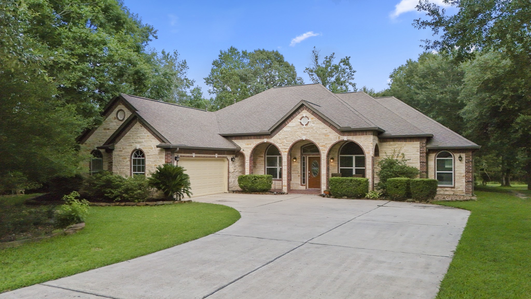 499 Royal Navigator Road Montgomery, TX 77316 - Photo 2 of 40