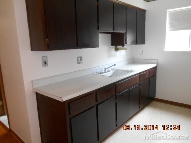16461 East 10 Mile Road, Unit 2B Eastpointe, MI 48021 - Photo 5 of 9 31209879-4.JPG