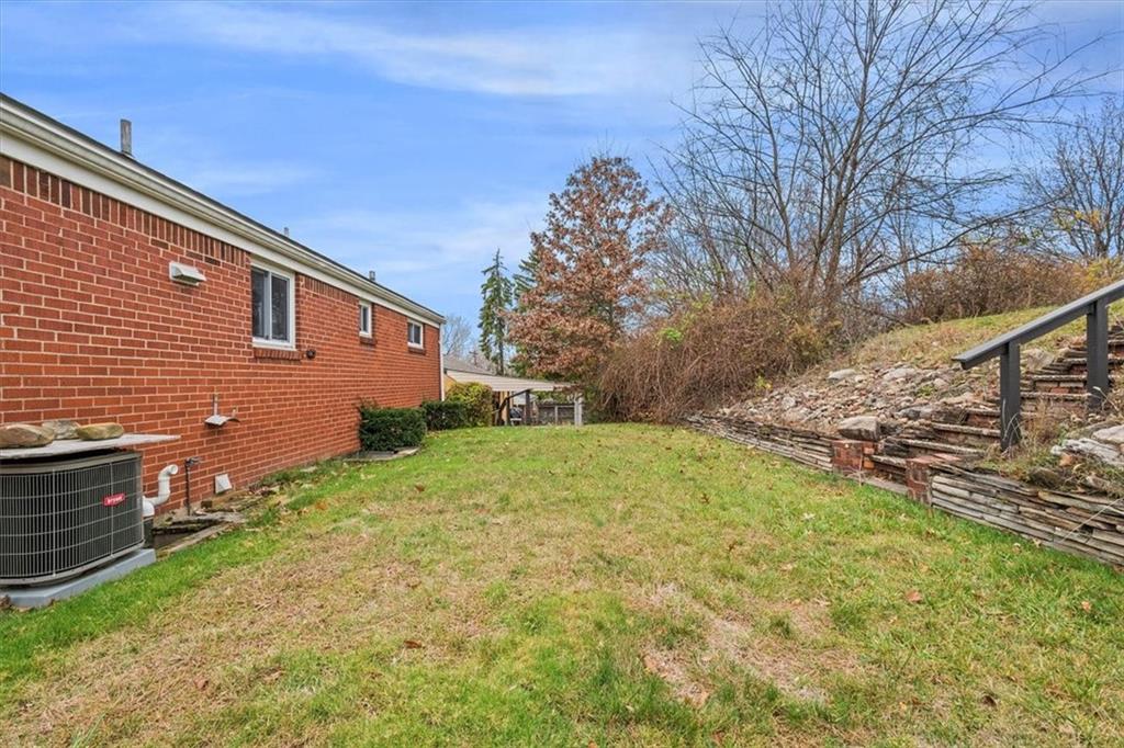 463 1st Street Pittsburgh, PA 15227 - Photo 19 of 20 a backyard of a house