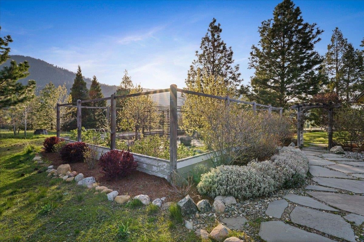 4215 Columbine Road Weed, CA 96094 - Photo 10 of 37 Gallery Image 10