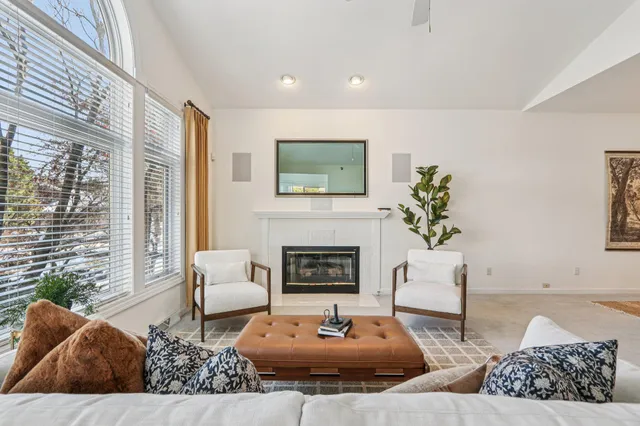 $799,900 | 870 Lake Hollow, Unit C, Brookfield, WI 53005