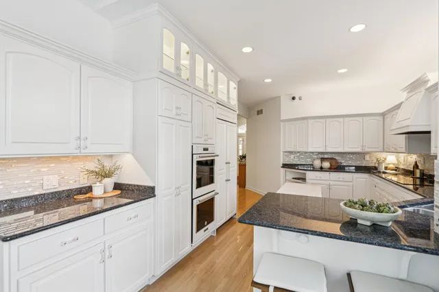 $799,900 | 870 Lake Hollow, Unit C, Brookfield, WI 53005