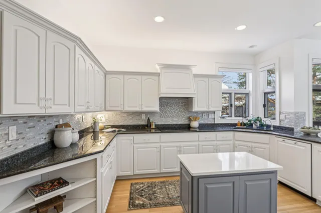 $799,900 | 870 Lake Hollow, Unit C, Brookfield, WI 53005