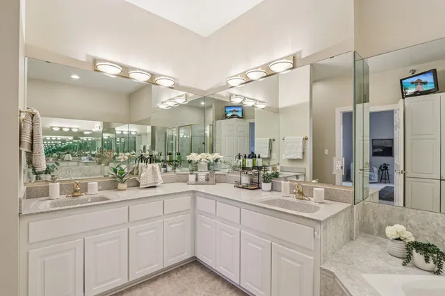 $799,900 | 870 Lake Hollow, Unit C, Brookfield, WI 53005